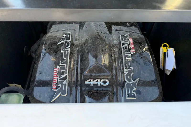 Slide: The Image of 2022 Tigé 24RZX boat engine, Indmar Raptor 440, close-up view. - 20