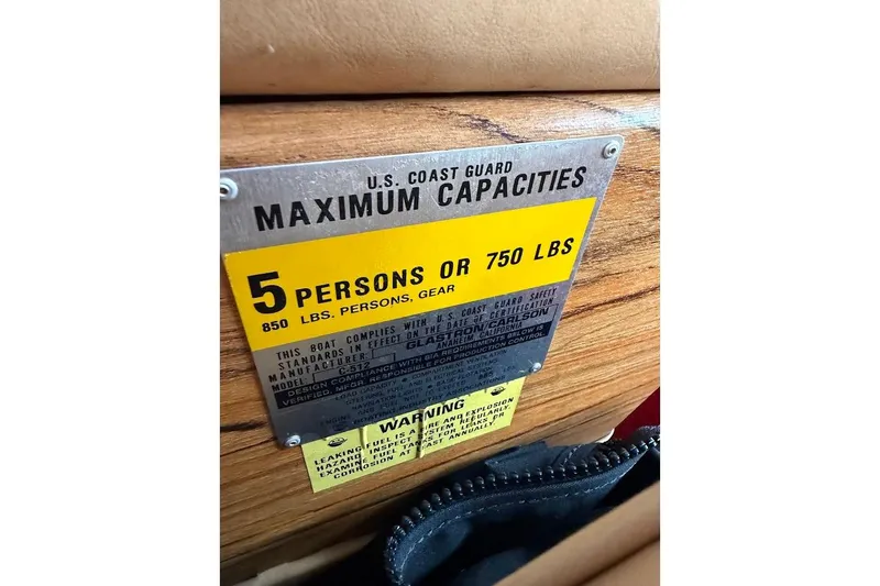 Slide: The Image of 1981 Glastron/Carlson C-512 boat capacity plate, maximum 5 persons or 750 lbs. - 30