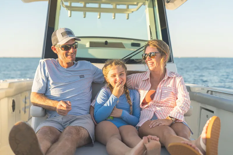 Slide: The Image of Boston Whaler 330 Outrage 2026 - 23