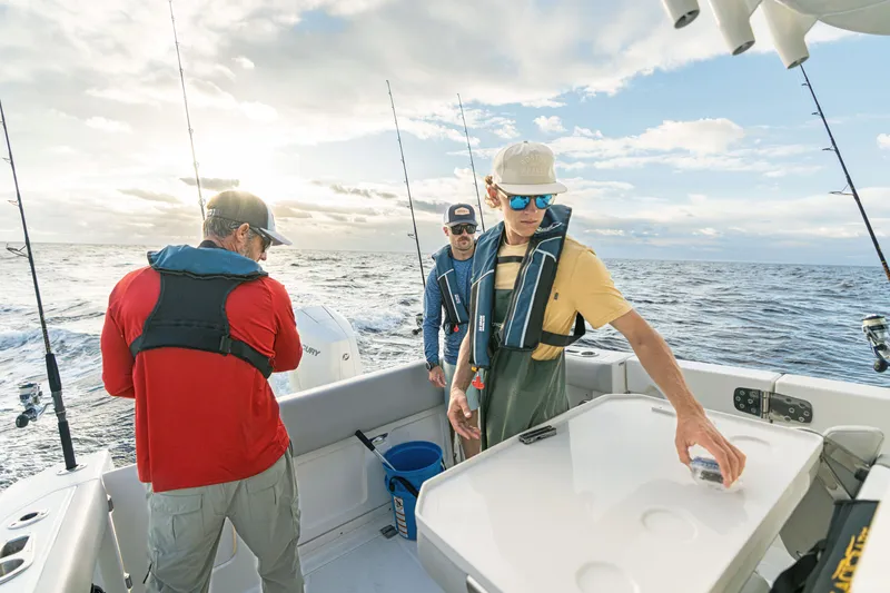 Slide: The Image of Boston Whaler 330 Outrage 2026 - 25
