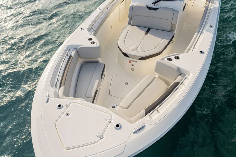 Slide: The Image of Boston Whaler 330 Outrage 2026 - 30
