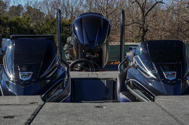 Slide: The Image of 2021 Skeeter FXR20 Apex boat with Yamaha 250 engine, parked outdoors. - 17