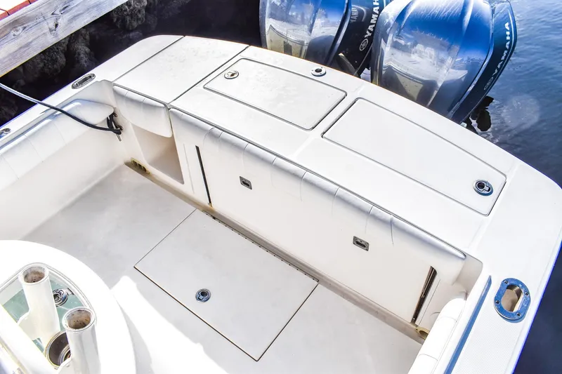 Slide: The Image of 2014 Regulator 28 boat deck with Yamaha engines, featuring storage compartments. - 3