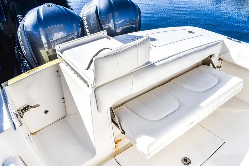 Slide: The Image of 2014 Regulator 28 boat with Yamaha engines and foldable seating on deck. - 4