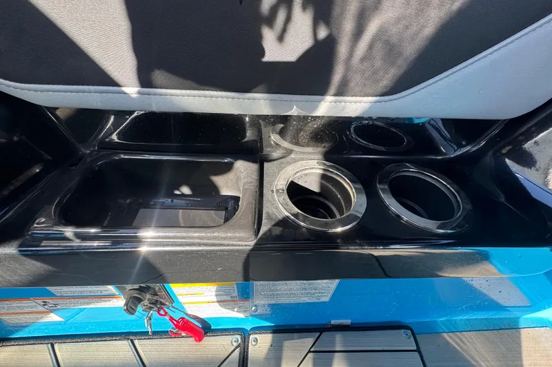 Slide: The Image of Interior of 2022 Yamaha Boats 255XD with cup holders and storage compartments. - 26