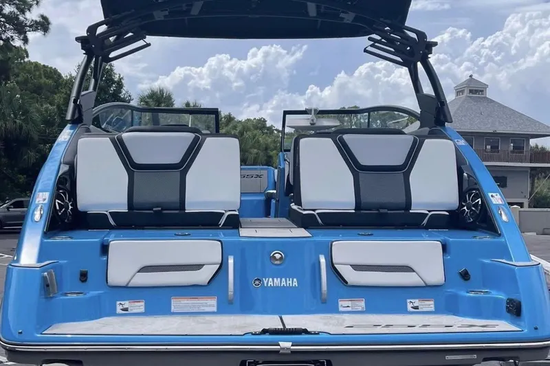 Slide: The Image of 2022 Yamaha Boats 255XD in vibrant blue, displayed outdoors on a sunny day. - 3
