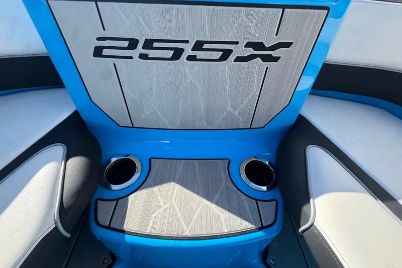 Slide: The Image of 2022 Yamaha Boats 255XD interior with blue accents and cup holders. - 39