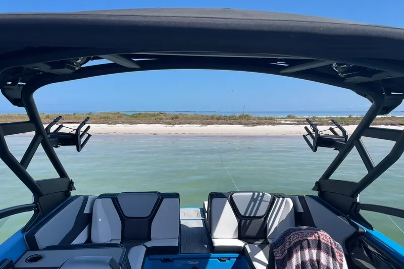 Slide: The Image of 2022 Yamaha Boats 255XD in blue and gray, docked under clear blue sky. - 4