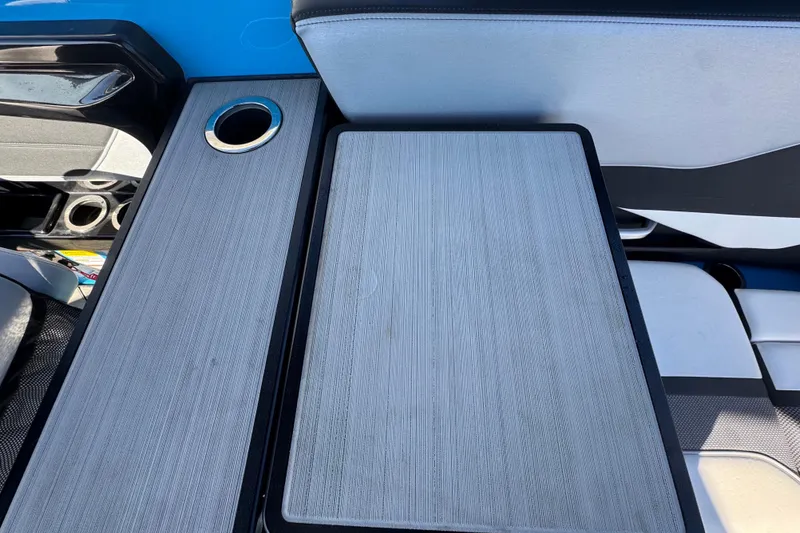 Slide: The Image of Interior of 2022 Yamaha Boats 255XD featuring sleek table and cup holder design. - 57