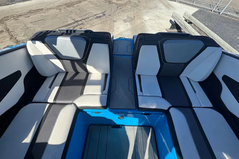 Slide: The Image of 2022 Yamaha Boats 255XD interior seating, featuring modern design and comfortable upholstery. - 68