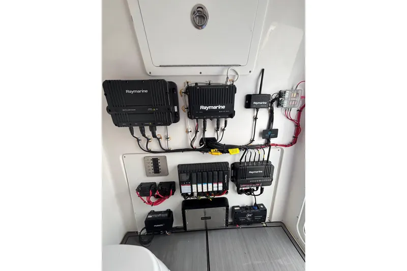 Slide: The Image of Electrical system setup in 2025 Twin Vee 260 GFX2 CC boat with Raymarine equipment. - 32