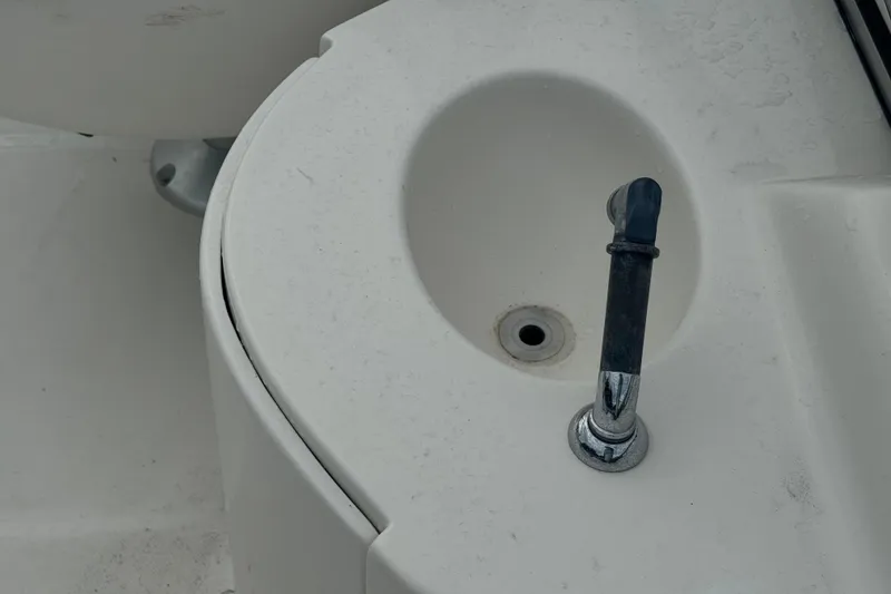 Slide: The Image of White sink with chrome faucet on 2012 Splendor 259 SUNSTAR boat. - 5