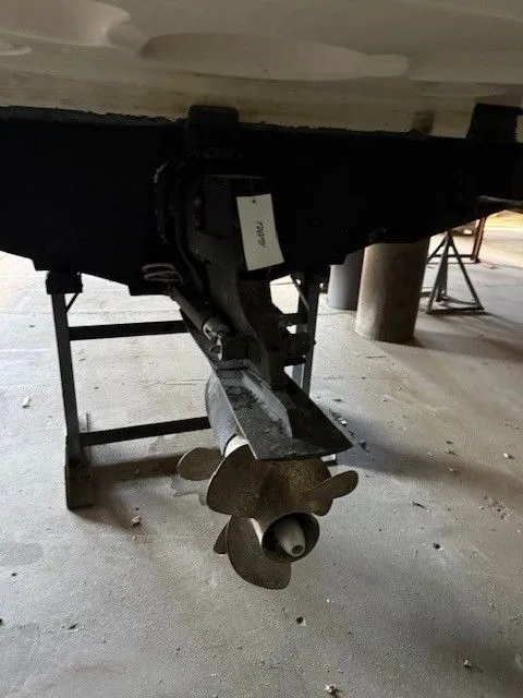 Slide: The Image of Propeller of a 2016 Sea Ray 260 Sundancer on a stand. - 14