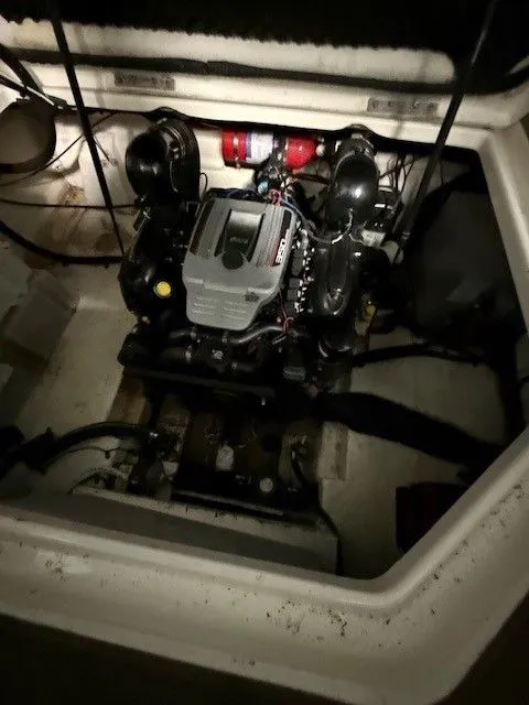 Slide: The Image of Engine compartment of a 2016 Sea Ray 260 Sundancer boat. - 16