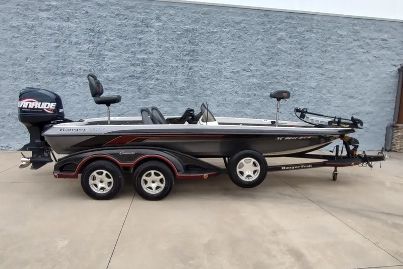 The Image of 2005 Ranger 520SVX Comanche fishing boat with Evinrude motor on trailer. - 1