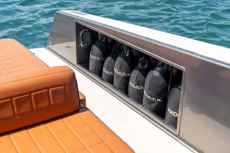 Slide: The Image of 2015 Vandutch 40 - Image 13 - 13