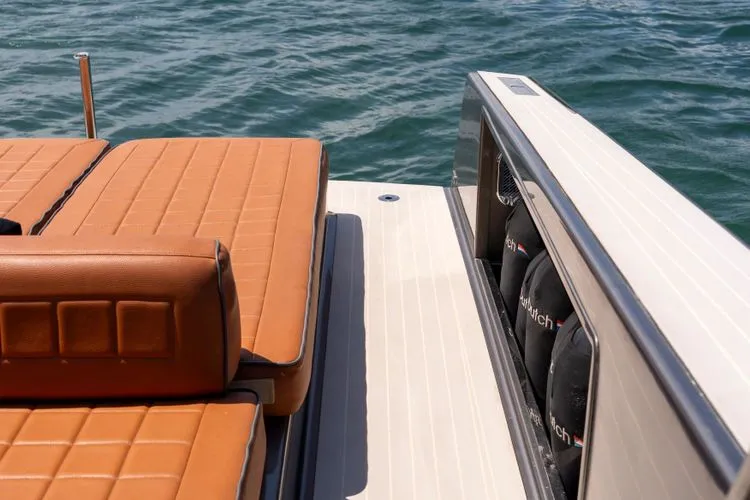 Slide: The Image of 2015 Vandutch 40 - Image 14 - 14