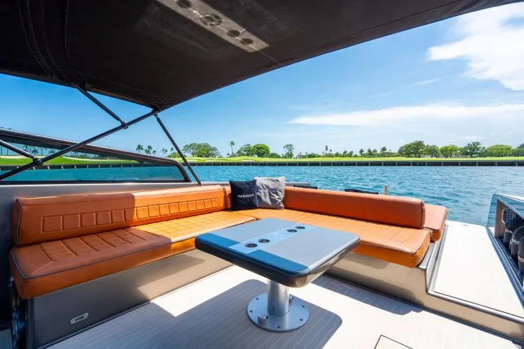 Slide: The Image of 2015 Vandutch 40 - Image 15 - 15