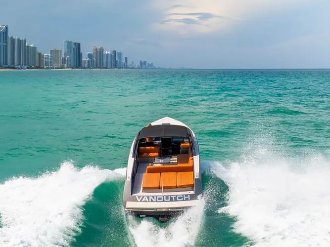 Slide: The Image of 2015 Vandutch 40 - Image 4 - 4