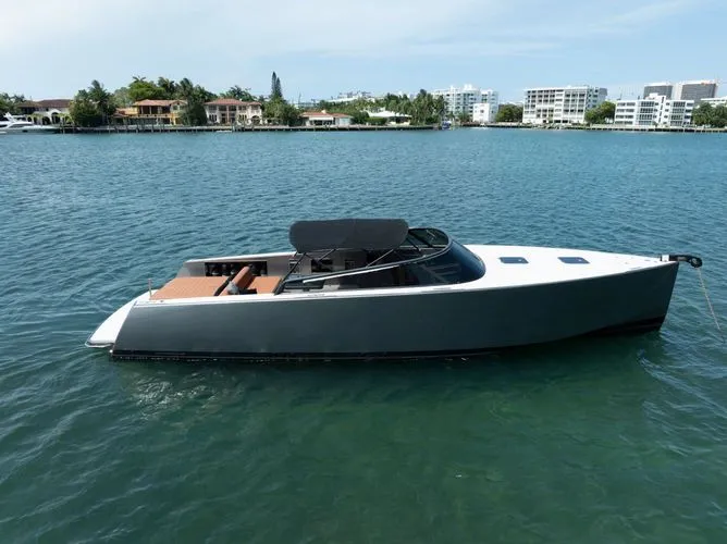 Slide: The Image of 2015 Vandutch 40 - Image 5 - 5