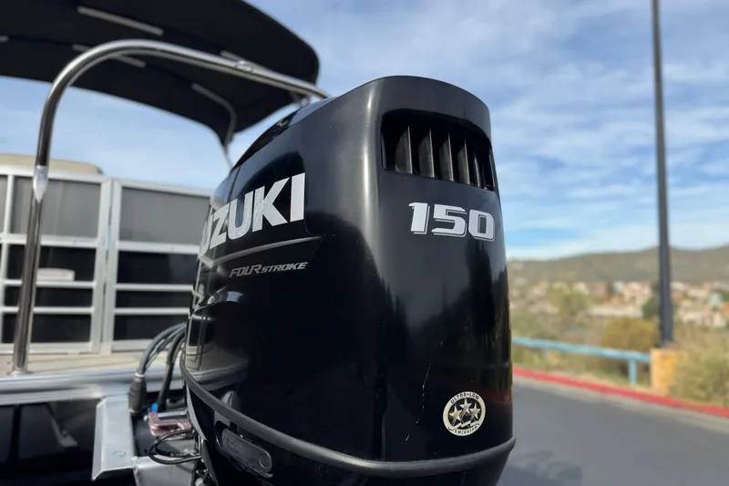 Slide: The Image of 2023 Berkshire 22RFX LE with Suzuki 150 four-stroke outboard motor. - 8