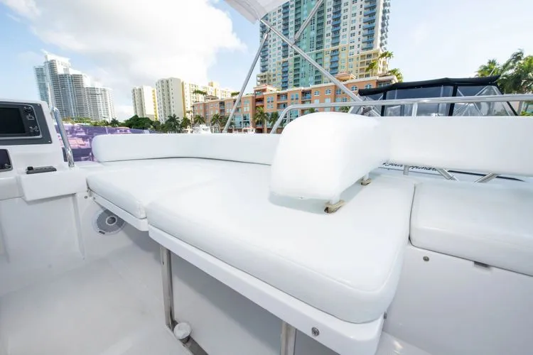 Slide: The Image of 2017 Azimut 42 Fly - Image 17 - 17