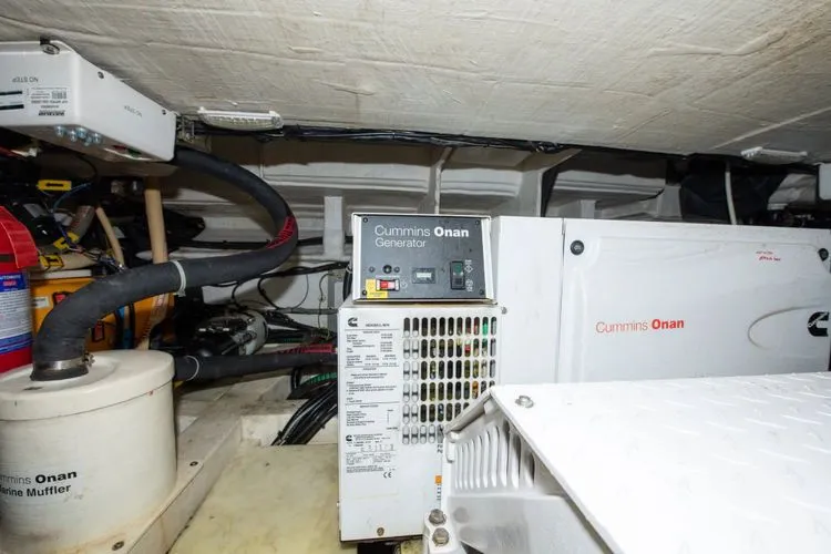 Slide: The Image of 2017 Azimut 42 Fly - Image 23 - 23