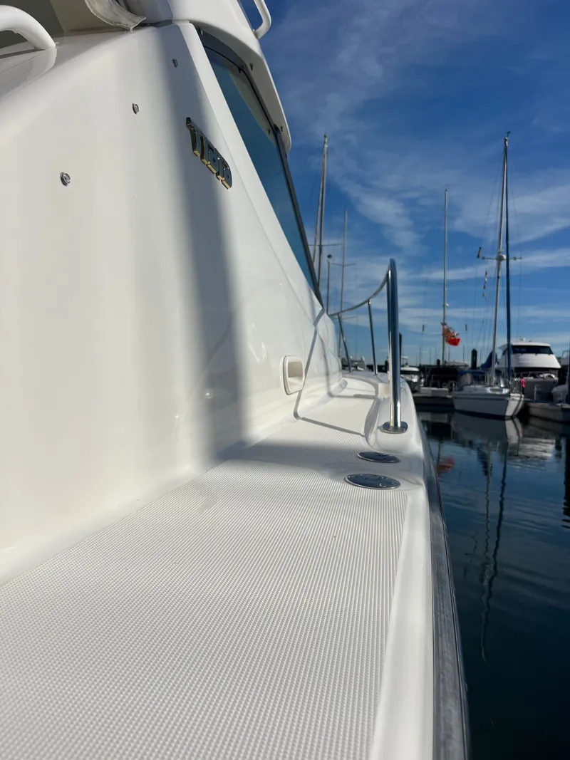 Slide: The Image of Tiara 3500 Sovran 2009 - 22