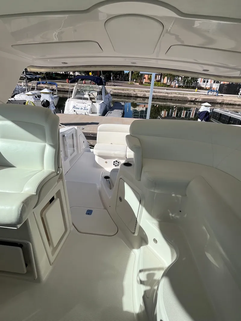 Slide: The Image of Tiara 3500 Sovran 2009 - 25