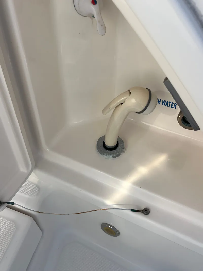 Slide: The Image of Tiara 3500 Sovran 2009 - 32