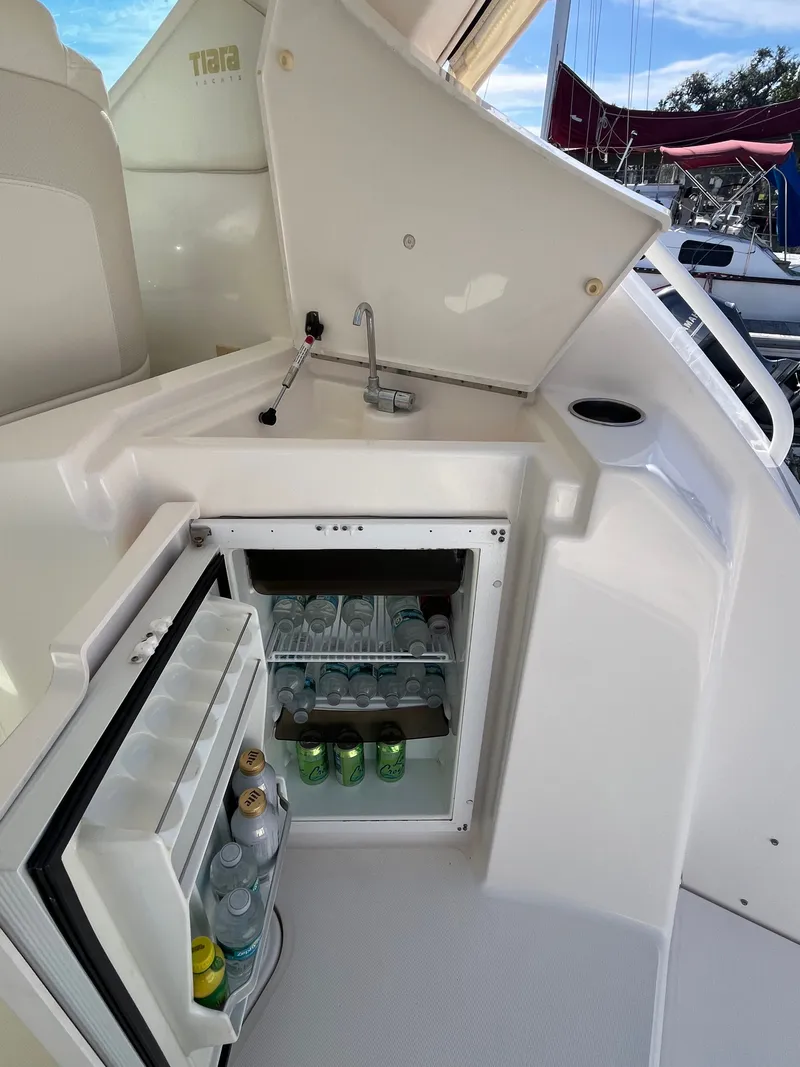 Slide: The Image of Tiara 3500 Sovran 2009 - 35