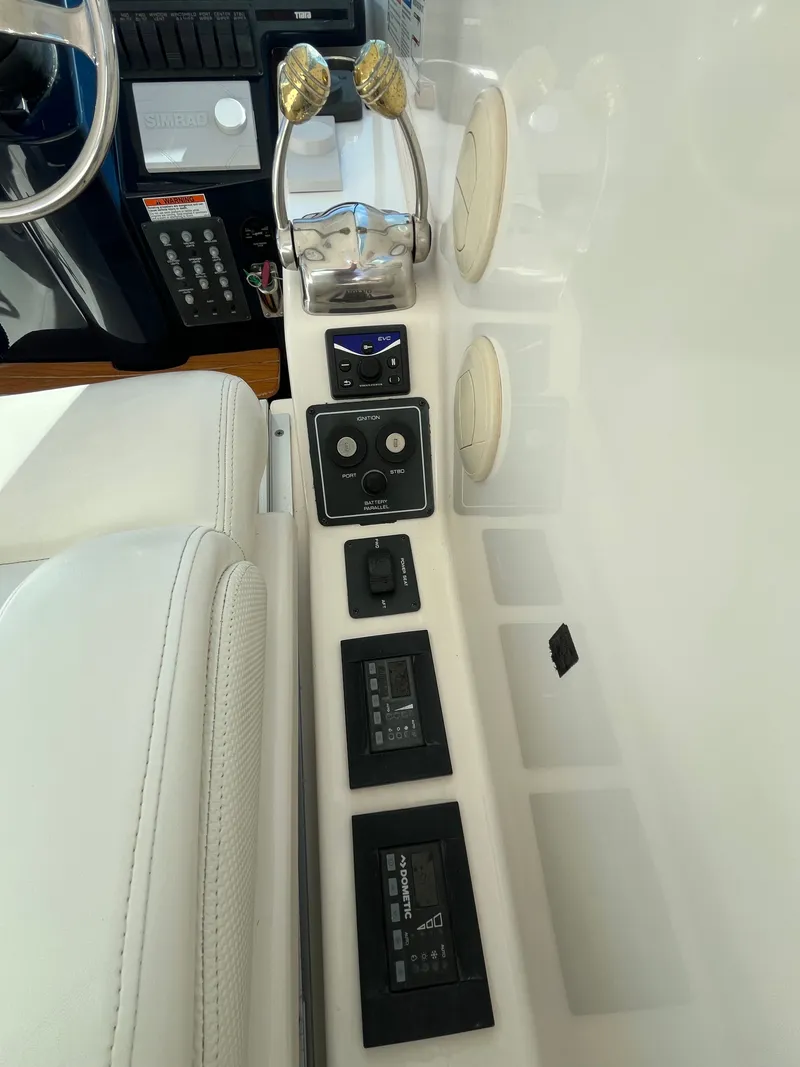 Slide: The Image of Tiara 3500 Sovran 2009 - 38