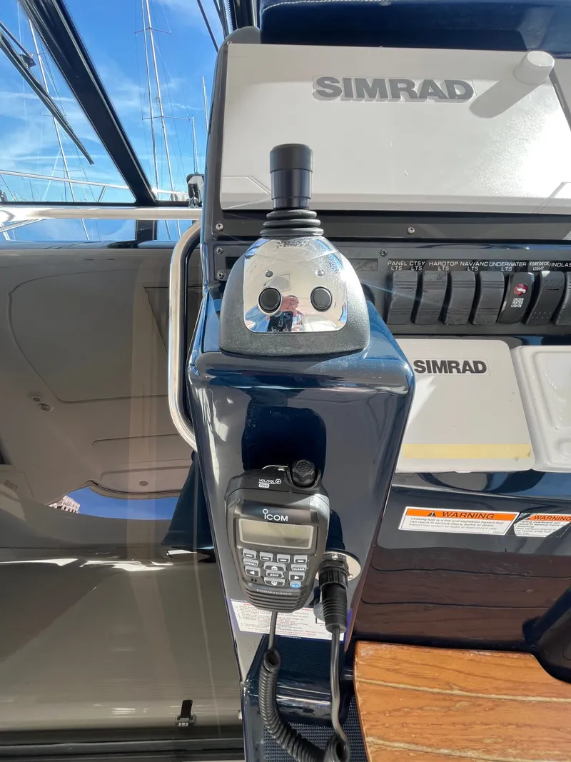 Slide: The Image of Tiara 3500 Sovran 2009 - 39