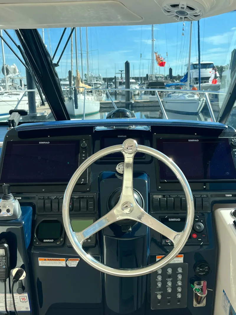 Slide: The Image of Tiara 3500 Sovran 2009 - 41