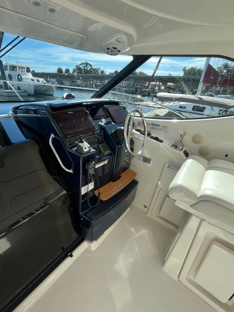 Slide: The Image of Tiara 3500 Sovran 2009 - 43