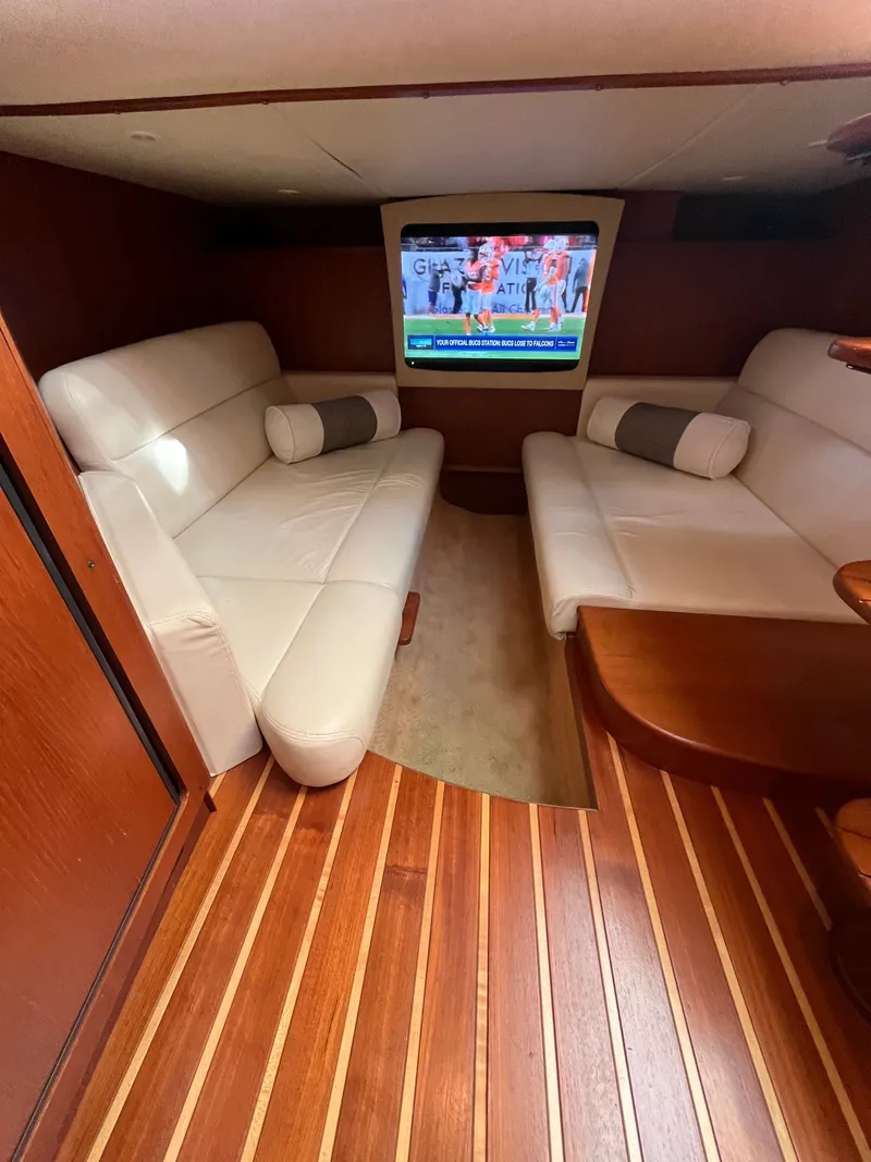 Slide: The Image of Tiara 3500 Sovran 2009 - 57