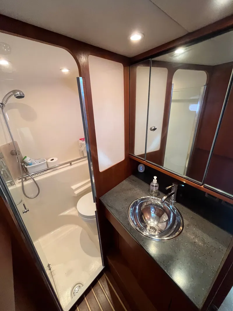 Slide: The Image of Tiara 3500 Sovran 2009 - 65