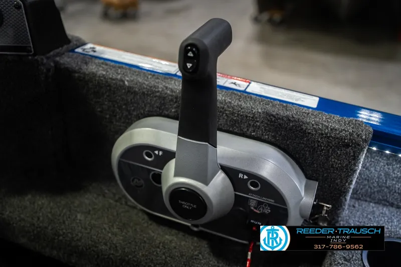 Slide: The Image of 2026 Lund 1675 Adventure SS boat throttle control, featuring ergonomic design and intuitive operation. - 34
