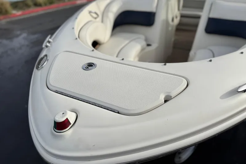 Slide: The Image of 2006 Sea Ray 220 Select boat bow with seating and storage compartment. - 9