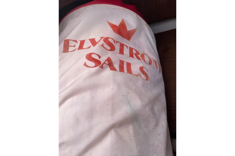 Slide: The Image of Elvstrøm Sails bag on Dragonfly 800 Swing Wing, 1992 model. - 15