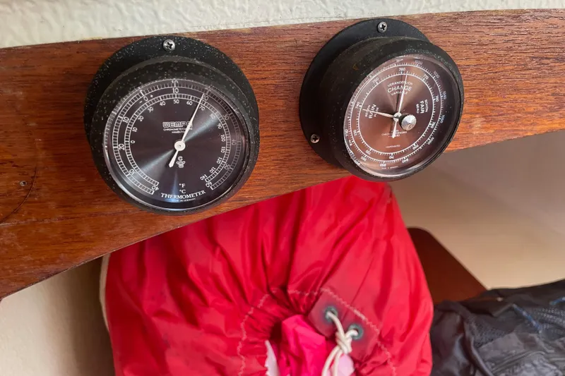 Slide: The Image of Thermometer and barometer on wooden panel, Dragonfly 800 Swing Wing, 1992. - 19