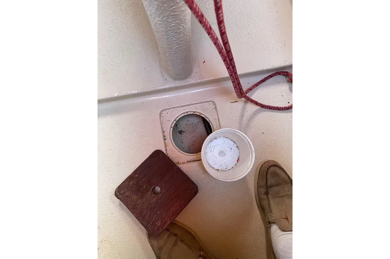 Slide: The Image of 1992 Dragonfly 800 Swing Wing deck with open hatch and red rope. - 22