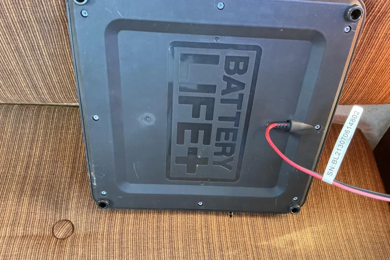 Slide: The Image of Battery Life+ unit with red cable, Dragonfly 800 Swing Wing, 1992 model. - 40