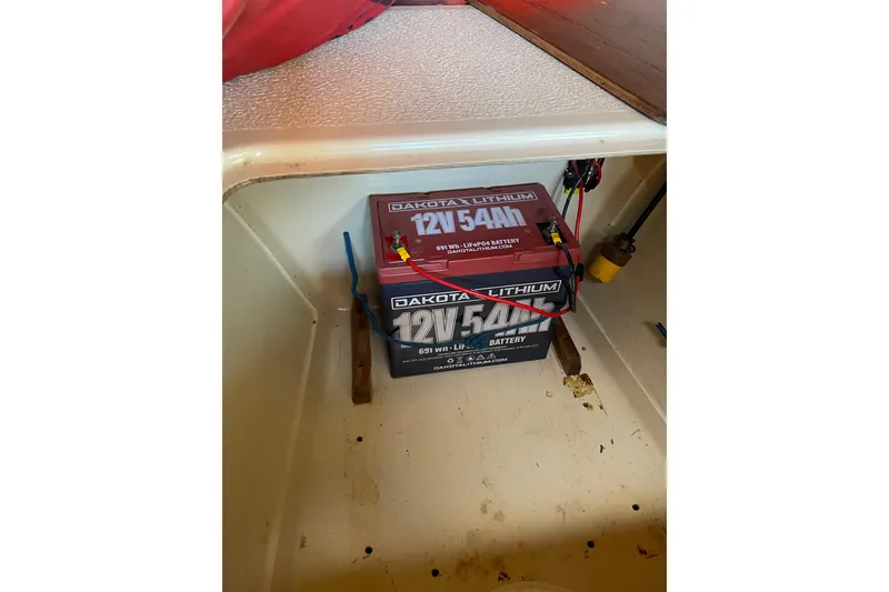 Slide: The Image of Lithium battery setup in 1992 Dragonfly 800 Swing Wing boat compartment. - 80