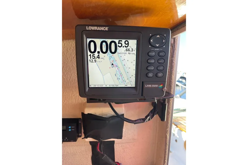 Slide: The Image of Lowrance LMS-522 GPS display on 1992 Dragonfly 800 Swing Wing boat. - 81