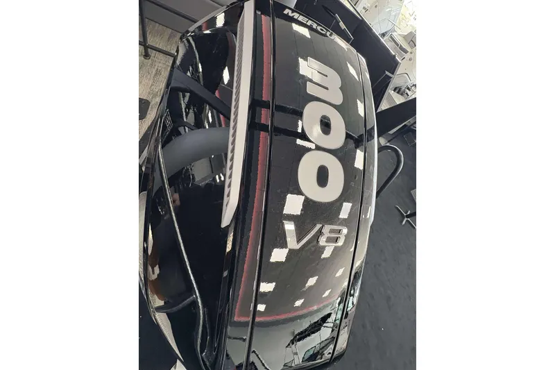 Slide: The Image of Viaggio Z24B 2026 outboard engine, 300 V8, sleek black design. - 18