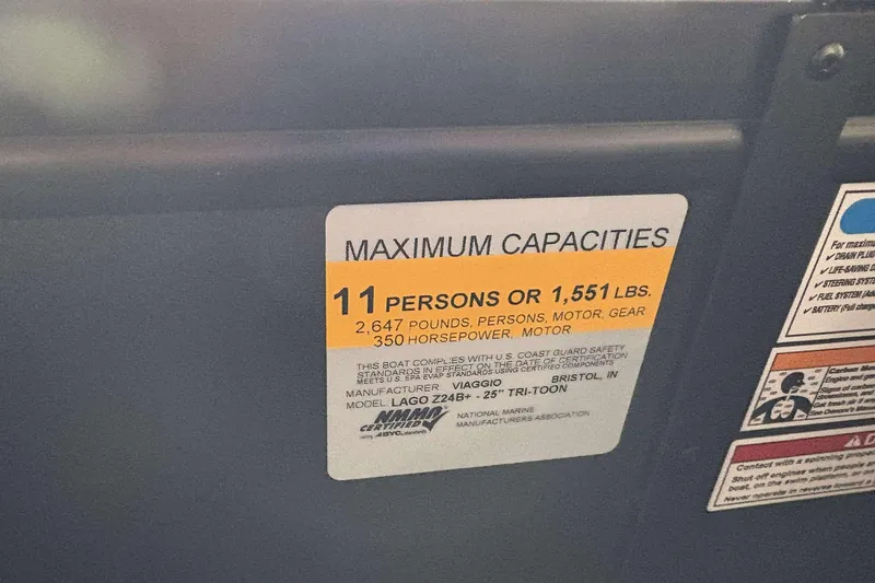 Slide: The Image of Maximum capacity label on Viaggio Z24B boat, 2026 model, for 11 persons or 1,551 lbs. - 21