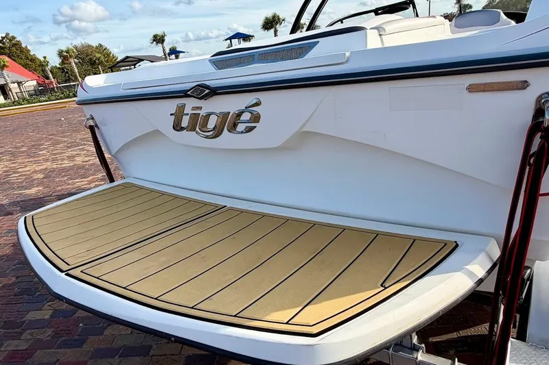 Slide: The Image of 2012 Tigé R20 boat rear view with teak swim platform and logo. - 7