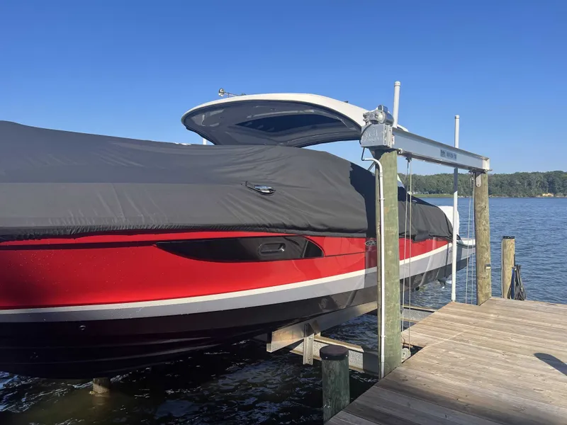 Slide: The Image of Sea Ray SLX 350 Outboard 2017 - 15