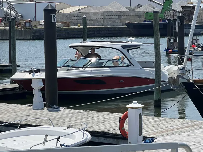 Slide: The Image of Sea Ray SLX 350 Outboard 2017 - 20